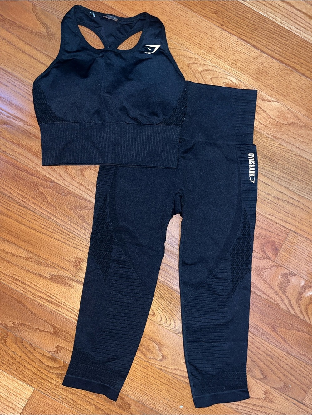 Gymshark Women’s Black Seamless Bra & Cropped Leggings Set — Size M